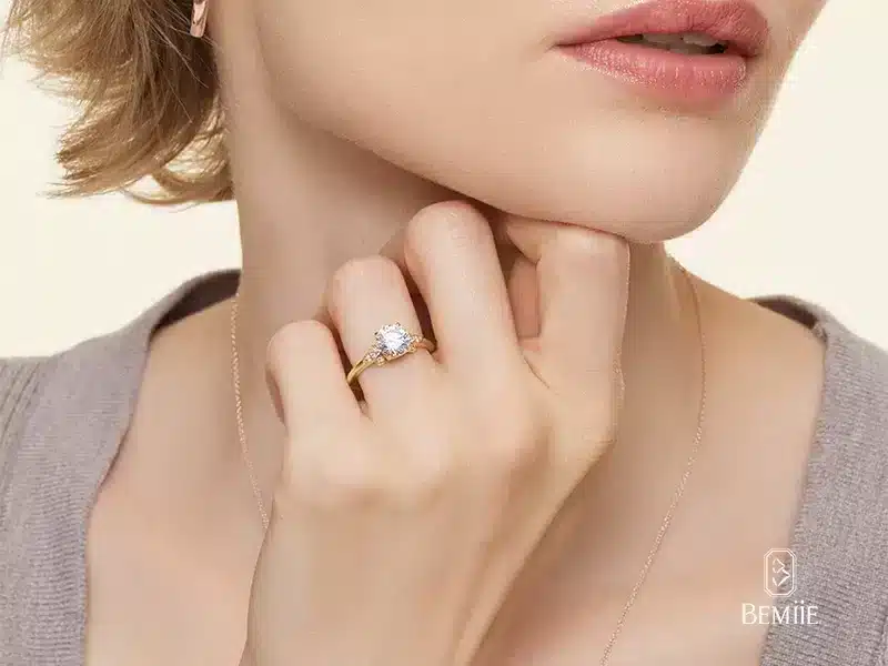 10+ Mẫu Nhẫn Cầu Hôn Đẹp – Nên Chọn Nhẫn Cầu Hôn Vàng 18K?