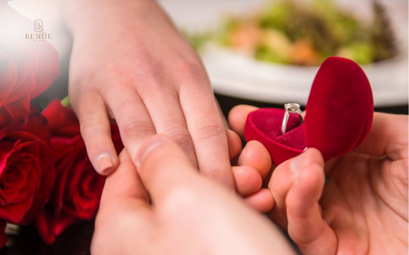 Cầu hôn là gì?
