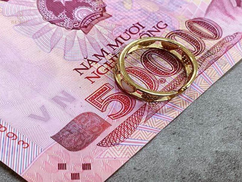 cách đo size nhẫn bằng tiền